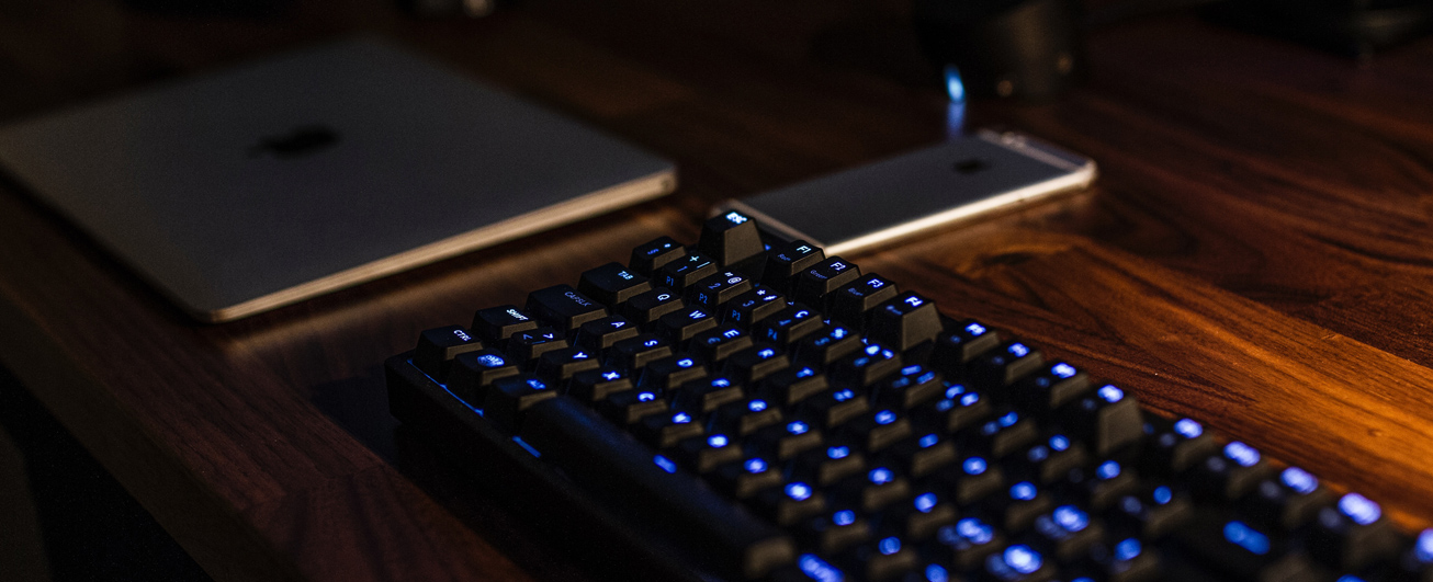 Regtech Keyboard that lights up in blue
